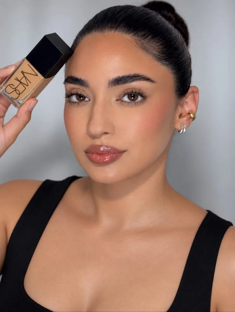 NARS Córdoba Light Reflecting Radiant Foundation Medium Skin Neutral Olive Tone